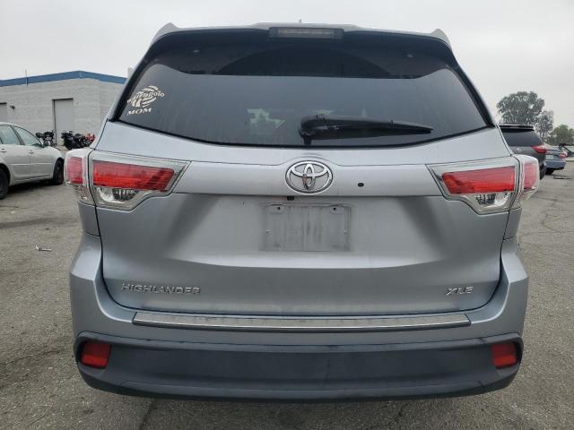 5TDKKRFH0GS504236 - 2016 TOYOTA HIGHLANDER XLE SILVER photo 6