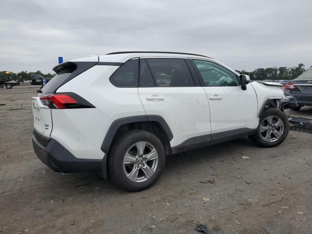 2T3P1RFV9RC482903 - 2024 TOYOTA RAV4 XLE WHITE photo 3