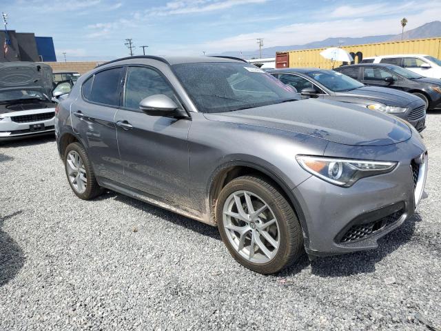 ZASFAKNN0J7B69734 - 2018 ALFA ROMEO STELVIO TI SPORT SILVER photo 4