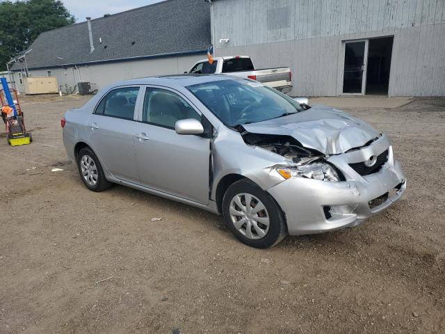 1NXBU4EE2AZ374575 - 2010 TOYOTA COROLLA BASE Argent photo 4