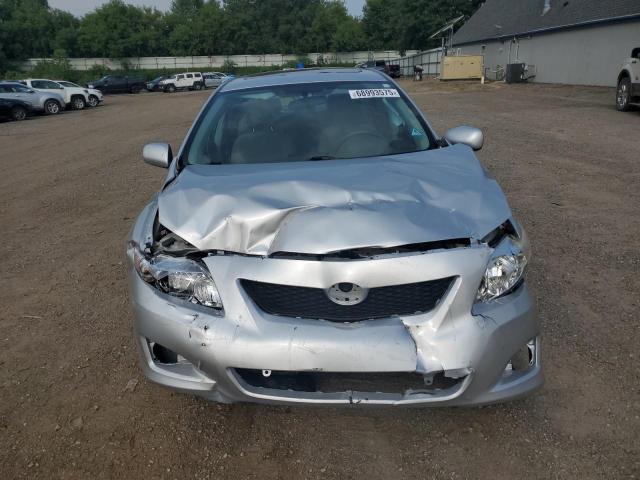 1NXBU4EE2AZ374575 - 2010 TOYOTA COROLLA BASE Argent photo 5