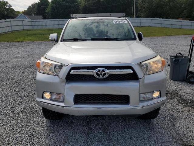 JTEBU5JR7C5098986 - 2012 TOYOTA 4 RUNNER SR5 SILVER photo 5