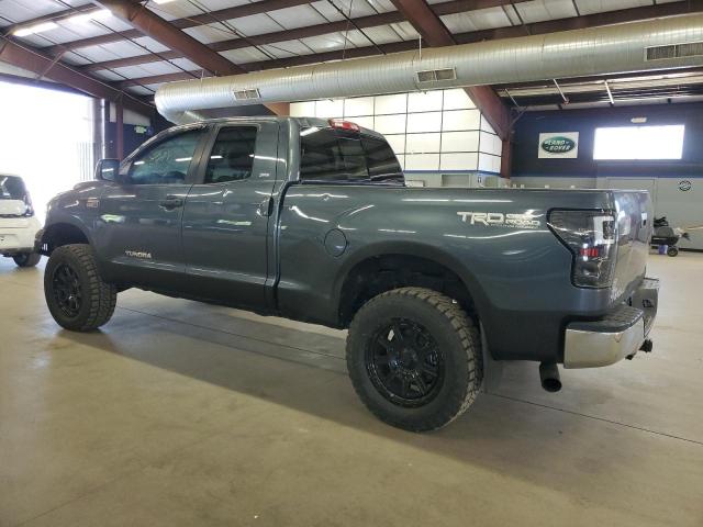 5TFUY5F17AX095642 - 2010 TOYT TUNDRA DOUBLE CAB SR5 GRAY photo 2
