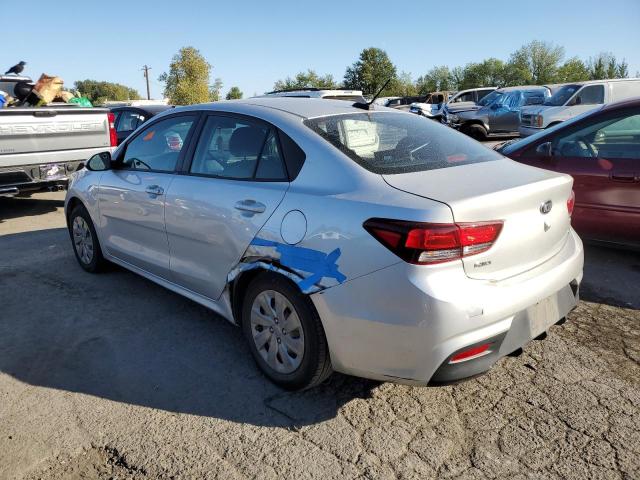 3KPA24AB1KE161098 - 2019 KIA RIO S SILVER photo 2