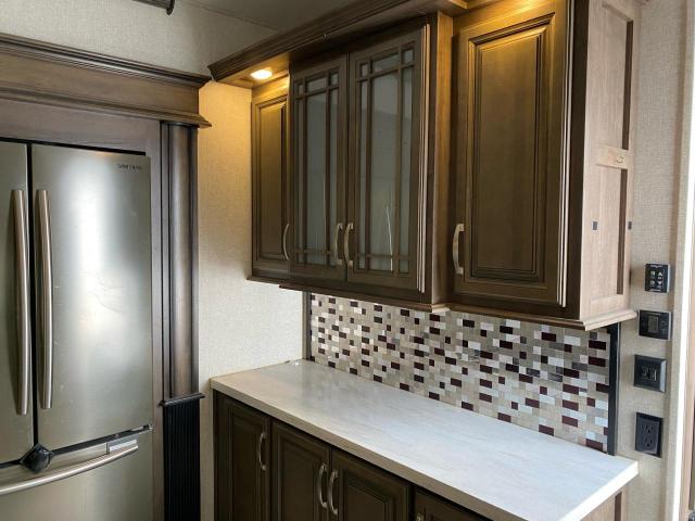 4YDF3812XJ4701832 - 2018 KEYSTONE MONTANA CREAM photo 9