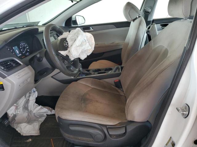 5NPE24AF5HH492811 - 2017 HYUNDAI SONATA SE WHITE photo 7