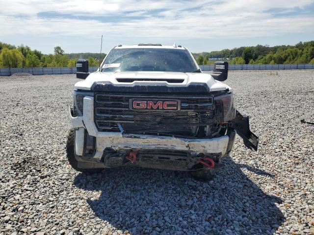 1GT49PEY2RF405334 - 2024 GMC SIERRA K2500 AT4 WHITE photo 5