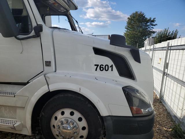 4V4NC9EH9EN167570 - 2014 VOLVO VN VNL WHITE photo 9