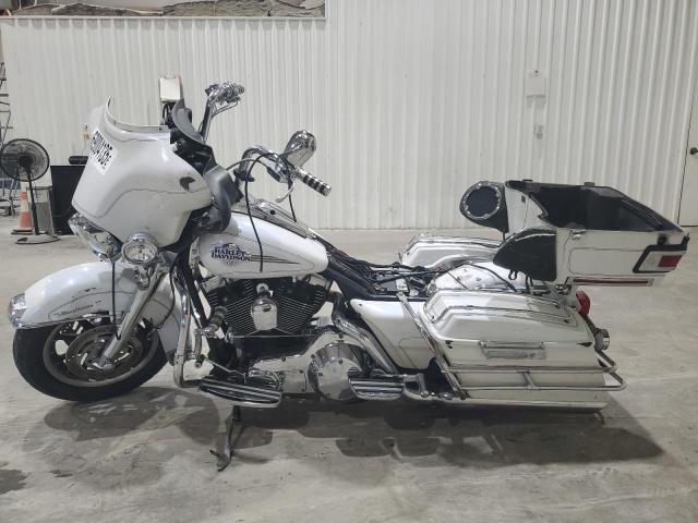 1HD1FCW115Y646479 - 2005 HARLEY-DAVIDSON FLHTCUI WHITE photo 3