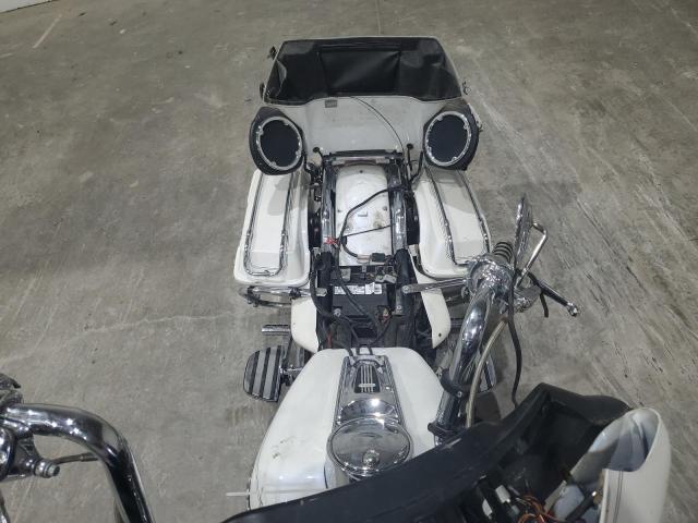 1HD1FCW115Y646479 - 2005 HARLEY-DAVIDSON FLHTCUI WHITE photo 5