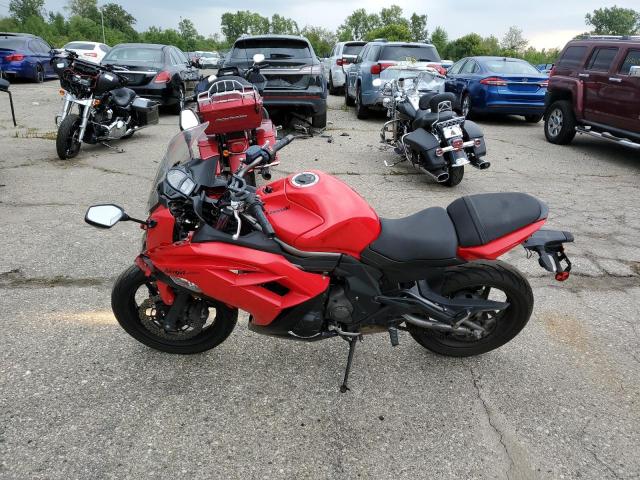 JKAEXEE17CDA06162 - 2012 KAWASAKI EX650 EC RED photo 3