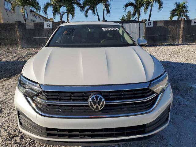 3VWEM7BU0PM045026 - 2023 VOLKSWAGEN JETTA SE 白色 照片 5