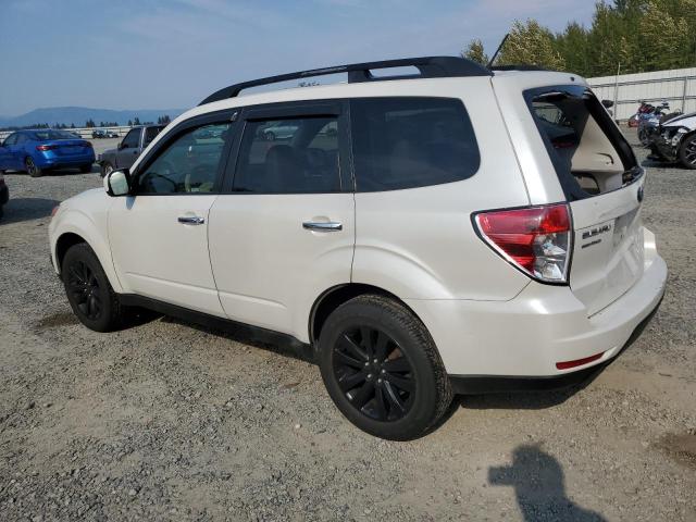 JF2SHADC5DH446701 - 2013 SUBARU FORESTER 2.5X PREMIUM WHITE photo 2
