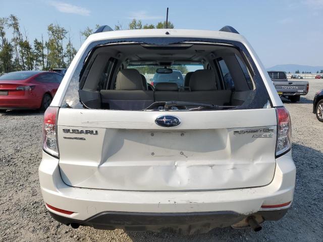 JF2SHADC5DH446701 - 2013 SUBARU FORESTER 2.5X PREMIUM WHITE photo 6