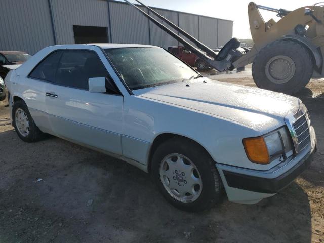 WDBEA52E0PB914576 - 1993 MERCEDES-BENZ 300 CE WHITE photo 4