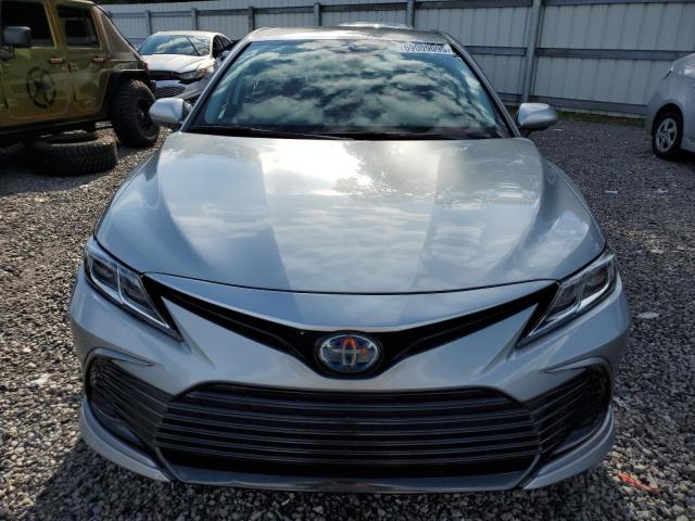 4T1C31AKXMU563755 - 2021 TOYOTA CAMRY LE 银色 照片 5