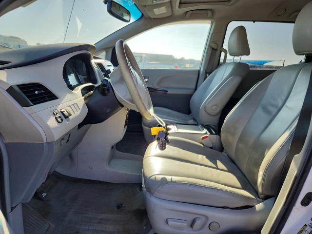 5TDYK3DC8DS332113 - 2013 TOYOTA SIENNA XLE თეთრი ფოტო 7