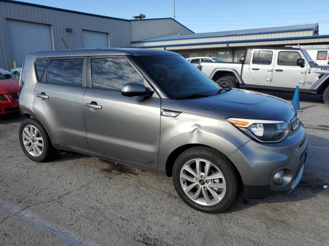 KNDJP3A52K7008834 - 2019 KIA SOUL + GRAY photo 4