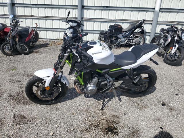 JKAEREG18HDA01700 - 2017 KAWASAKI ER650 G WHITE photo 7