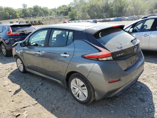 1N4AZ1CP4JC303927 - 2018 NISSAN LEAF S GRAY photo 2