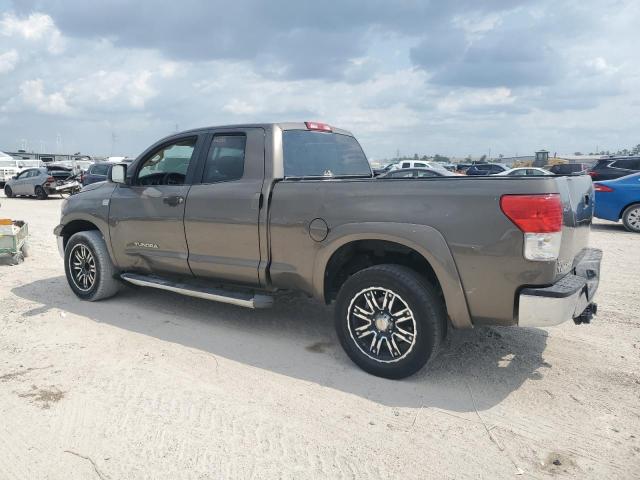 5TFRM5F1XAX001383 - 2010 TOYOTA TUNDRA DOUBLE CAB SR5 BROWN photo 2