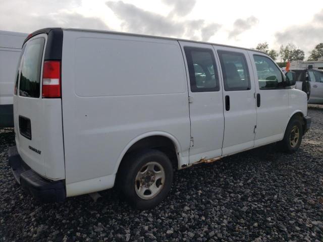 1GCFH15T941173155 - 2004 CHEVROLET EXPRESS G1 WHITE photo 3