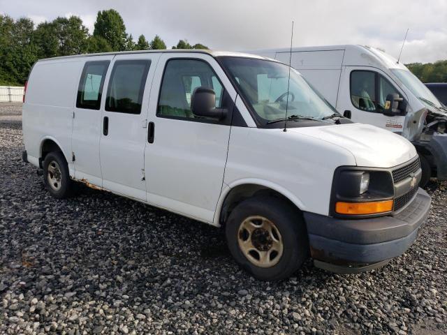 1GCFH15T941173155 - 2004 CHEVROLET EXPRESS G1 WHITE photo 4