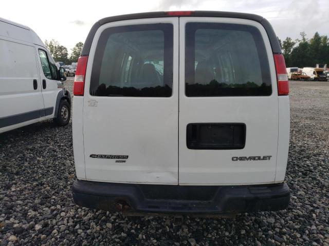 1GCFH15T941173155 - 2004 CHEVROLET EXPRESS G1 WHITE photo 6