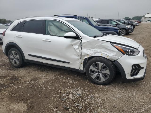 KNDCB3LC6L5365837 - 2020 KIA NIRO LX WHITE photo 4