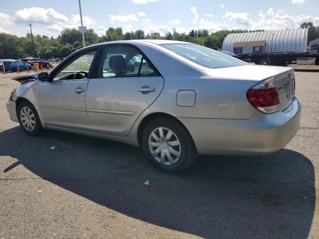 4T1BE32K95U957474 - 2005 TOYOTA CAMRY LE GRAY photo 2
