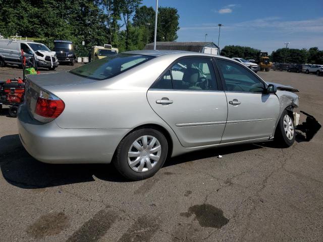 4T1BE32K95U957474 - 2005 TOYOTA CAMRY LE GRAY photo 3