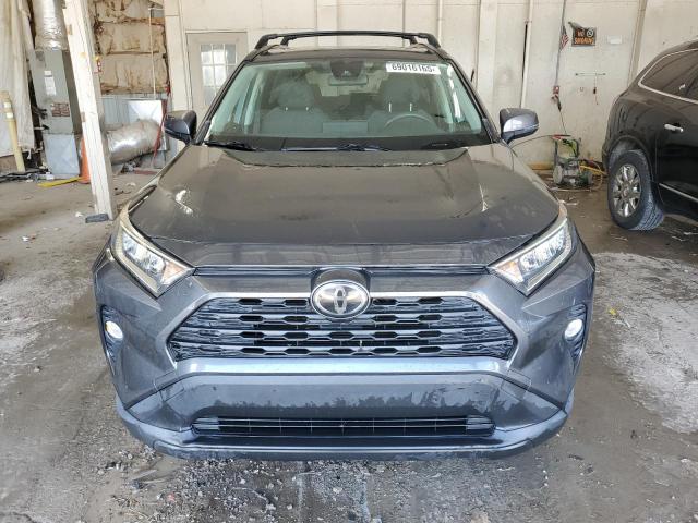 JTMW1RFV7KD018618 - 2019 TOYOTA RAV4 XLE CHARCOAL photo 5