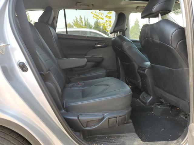 5TDGZRBH9NS595107 - 2022 TOYOTA HIGHLANDER XLE SILVER photo 11