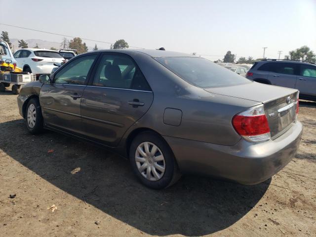 4T1BE32K15U562060 - 2005 TOYOTA CAMRY 4D 2 LE SILVER photo 2