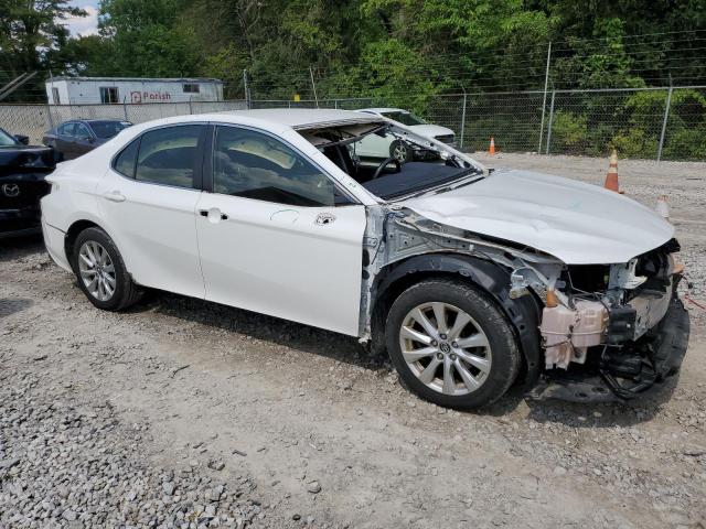 JTNB11HKXJ3069291 - 2018 TOYOTA CAMRY L WHITE photo 4