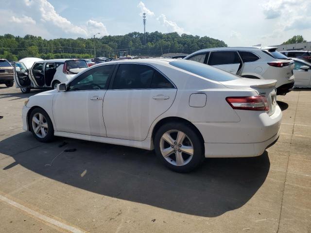 4T1BF3EK6BU697233 - 2011 TOYOTA CAMRY BASE WHITE photo 2