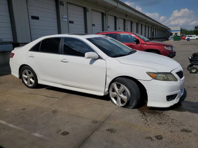 4T1BF3EK6BU697233 - 2011 TOYOTA CAMRY BASE WHITE photo 4