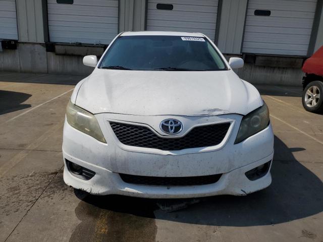 4T1BF3EK6BU697233 - 2011 TOYOTA CAMRY BASE WHITE photo 5