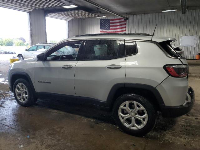 3C4NJDBNXRT116986 - 2024 JEEP COMPASS LATITUDE ვერცხლისფერი ფოტო 2