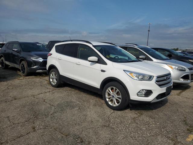 1FMCU9HD1JUD23654 - 2018 FORD ESCAPE SEL თეთრი ფოტო 4