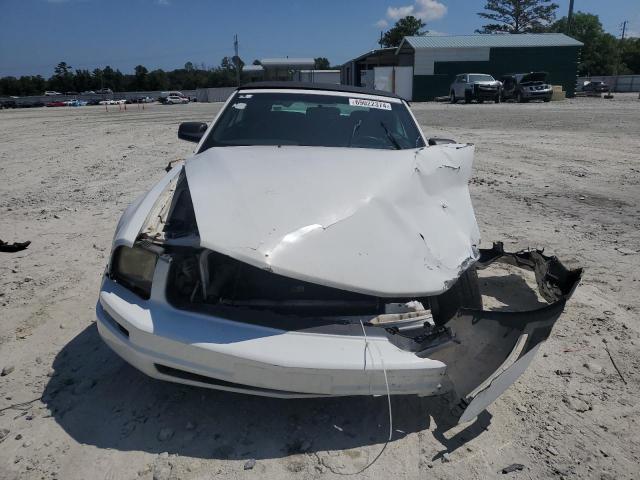 1ZVFT84N375340680 - 2007 FORD MUSTANG WHITE photo 5