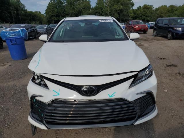 4T1C11AKXRU217136 - 2024 TOYOTA CAMRY LE 白色 照片 5