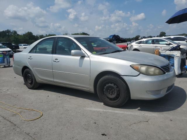 4T1BE30K94U818706 - 2004 TOYOTA CAMRY LE SILVER photo 4
