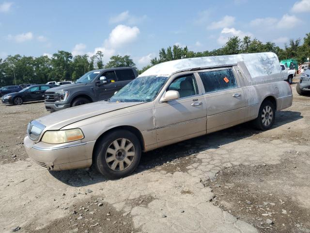 2003 LINCOLN TOWN CAR EXECUTIVE, 