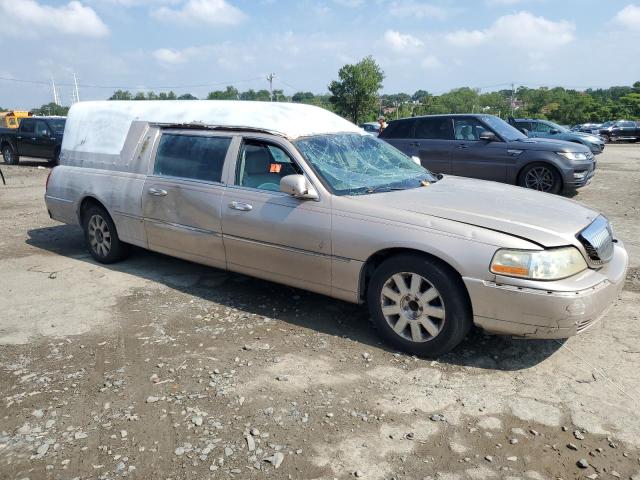 1L1FM81W23Y640410 - 2003 LINCOLN TOWN CAR EXECUTIVE TAN photo 4