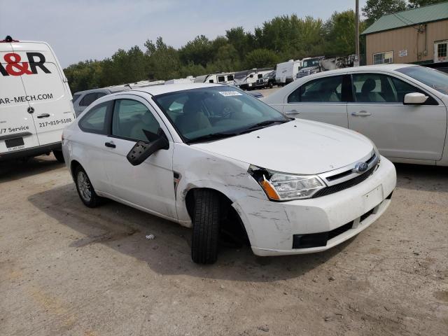 1FAHP33N88W124555 - 2008 FORD FOCUS SE WHITE photo 4