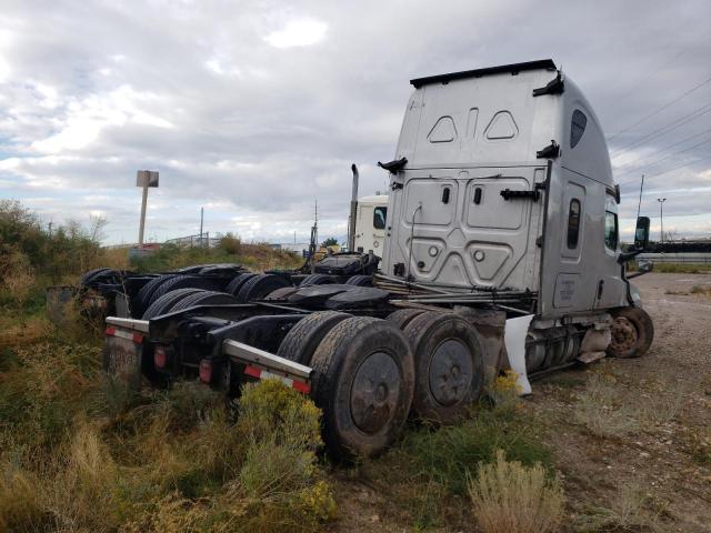 3AKJHHDR9LSLJ2709 - 2020 FREIGHTLINER CASCADIA 1 SILVER photo 4