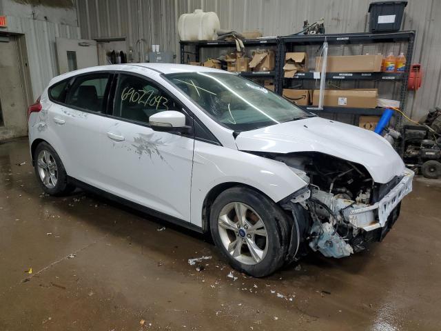 1FADP3K21EL292573 - 2014 FORD FOCUS SE WHITE photo 4