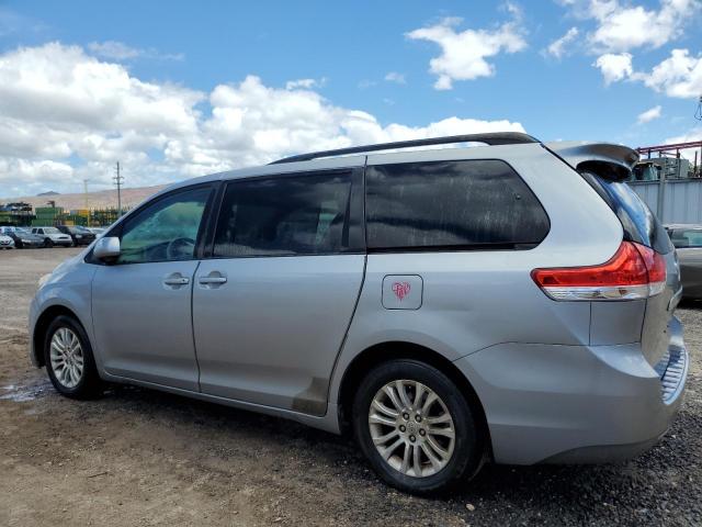 5TDYK3DC3CS199369 - 2012 TOYOTA SIENNA XLE ვერცხლისფერი ფოტო 2