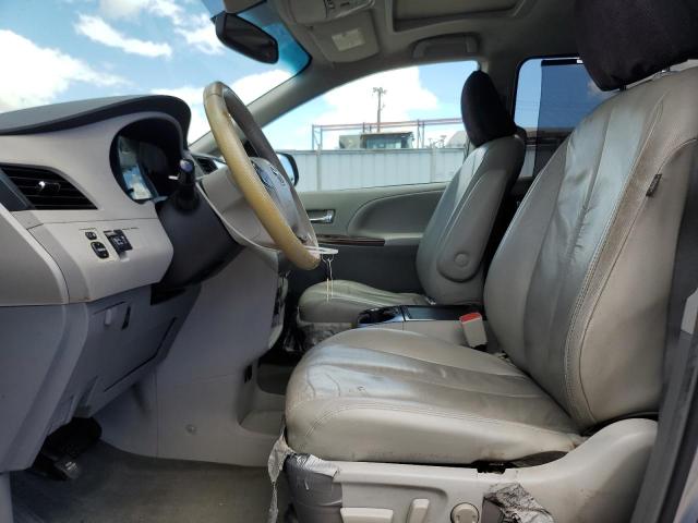 5TDYK3DC3CS199369 - 2012 TOYOTA SIENNA XLE ვერცხლისფერი ფოტო 7